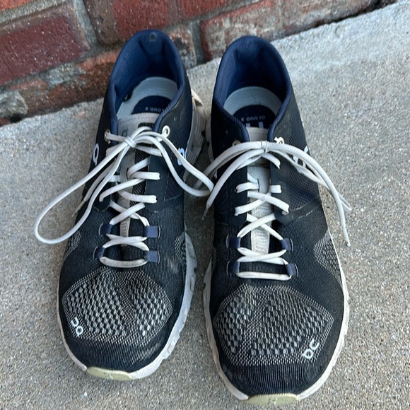 On Cloud X Running Shoes EUC - Picture 4 of 11